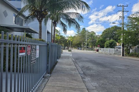 Купить коммерческую недвижимость в Майами, Флорида 313.27м2, № 1987978 - фото 8