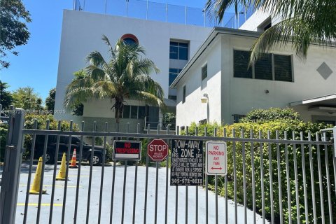 Купить коммерческую недвижимость в Майами, Флорида 313.27м2, № 1987978 - фото 9