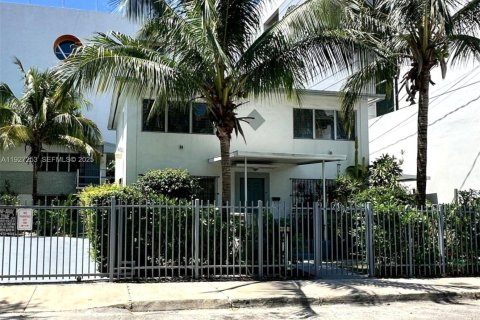 Купить коммерческую недвижимость в Майами, Флорида 313.27м2, № 1987978 - фото 1