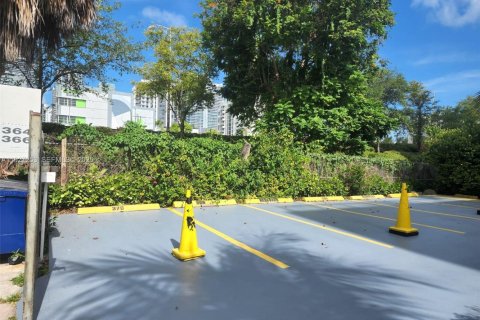 Купить коммерческую недвижимость в Майами, Флорида 313.27м2, № 1987978 - фото 18