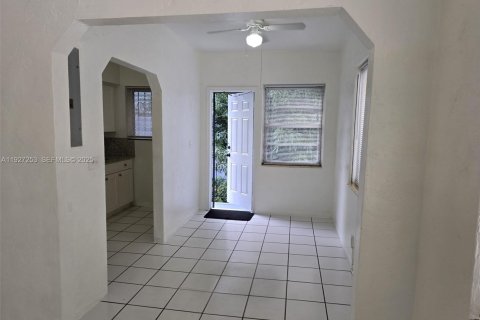 Купить коммерческую недвижимость в Майами, Флорида 313.27м2, № 1987978 - фото 24