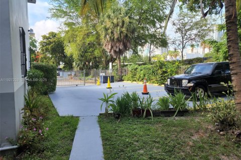 Купить коммерческую недвижимость в Майами, Флорида 313.27м2, № 1987978 - фото 21