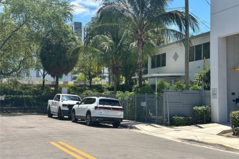 Купить коммерческую недвижимость в Майами, Флорида 313.27м2, № 1987978 - фото 7