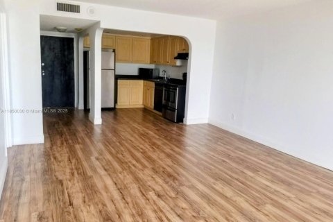 Condominio en venta en North Miami, Florida, 1 dormitorio, 68.75 m2 № 1857015 - foto 3