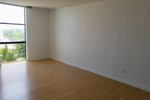 Condominio en venta en North Miami, Florida, 1 dormitorio, 68.75 m2 № 1857015 - foto 5