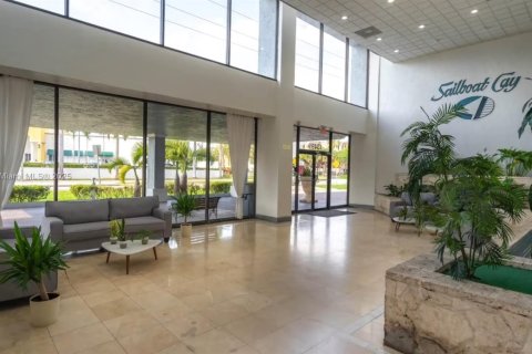 Condominio en venta en North Miami, Florida, 1 dormitorio, 68.75 m2 № 1857015 - foto 1