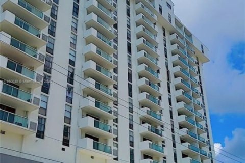 Condominio en venta en North Miami, Florida, 1 dormitorio, 68.75 m2 № 1857015 - foto 13