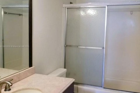 Condominio en venta en North Miami, Florida, 1 dormitorio, 68.75 m2 № 1857015 - foto 6
