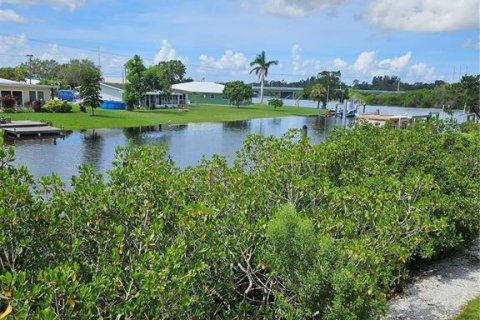 House in Bradenton, Florida 4 bedrooms, 303.42 sq.m. № 1843337 - photo 7
