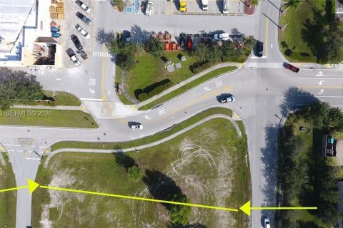Commercial property in Cape Coral, Florida № 2089008 - photo 4