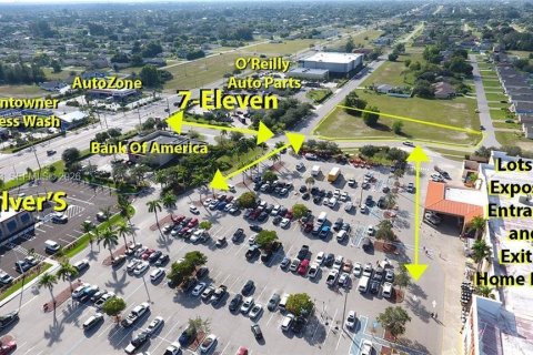 Commercial property in Cape Coral, Florida № 2089008