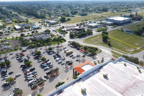 Commercial property in Cape Coral, Florida № 2089008 - photo 6