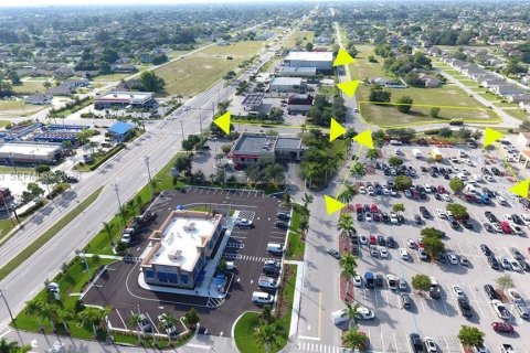 Commercial property in Cape Coral, Florida № 2089008 - photo 3