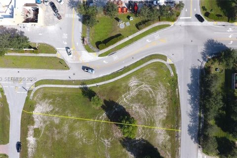Commercial property in Cape Coral, Florida № 2089008 - photo 8