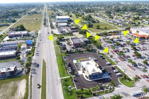 Commercial property in Cape Coral, Florida № 2089008 - photo 7