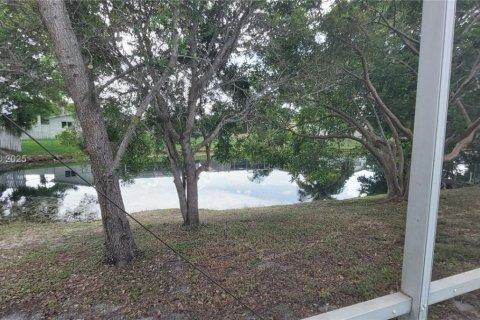 Casa en alquiler en Sunrise, Florida, 4 dormitorios, 168.8 m2 № 1852306 - foto 5