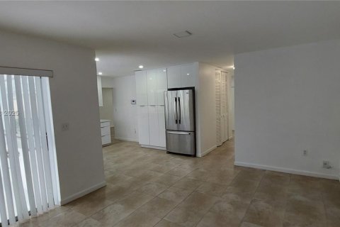 Casa en alquiler en Sunrise, Florida, 4 dormitorios, 168.8 m2 № 1852306 - foto 10