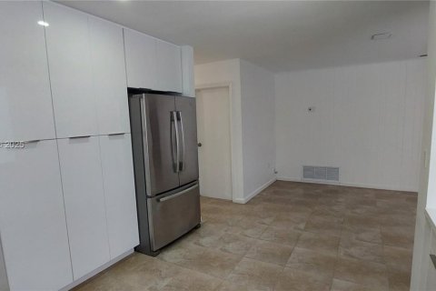 Casa en alquiler en Sunrise, Florida, 4 dormitorios, 168.8 m2 № 1852306 - foto 16