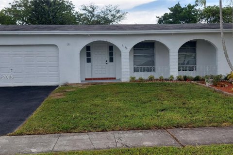 Casa en alquiler en Sunrise, Florida, 4 dormitorios, 168.8 m2 № 1852306 - foto 1