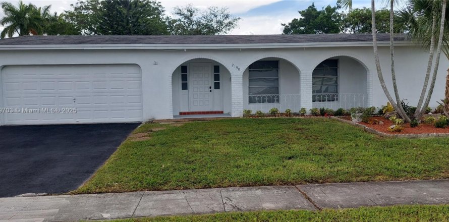 Casa en Sunrise, Florida 4 dormitorios, 168.8 m2 № 1852306