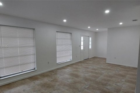 Casa en alquiler en Sunrise, Florida, 4 dormitorios, 168.8 m2 № 1852306 - foto 14
