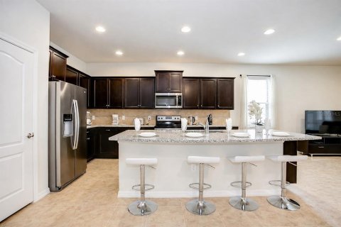 Casa en alquiler en Kissimmee, Florida, 8 dormitorios, 375.42 m2 № 2348077 - foto 7