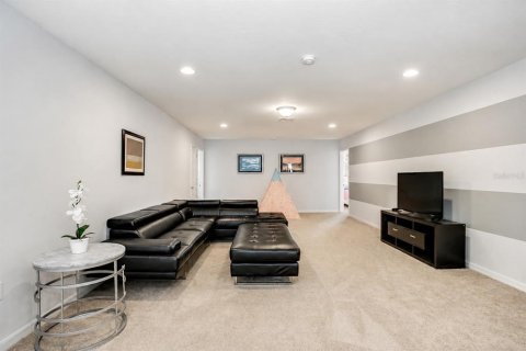 Casa en alquiler en Kissimmee, Florida, 8 dormitorios, 375.42 m2 № 2348077 - foto 8