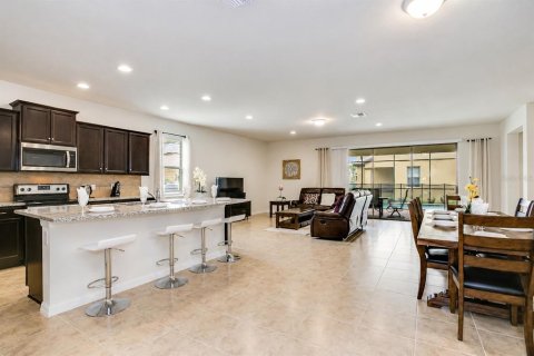 Casa en alquiler en Kissimmee, Florida, 8 dormitorios, 375.42 m2 № 2348077 - foto 4