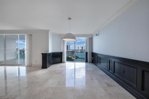 Copropriété à louer à Aventura, Floride: 3 chambres, 303.23 m2 № 2168153 - photo 13
