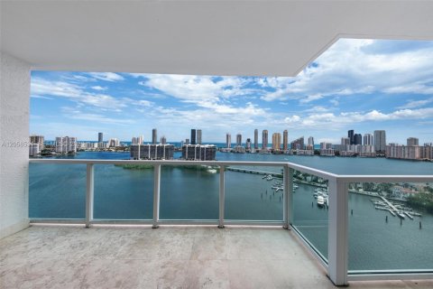 Copropriété à louer à Aventura, Floride: 3 chambres, 303.23 m2 № 2168153 - photo 2