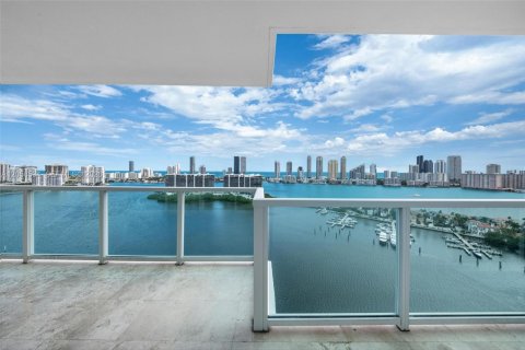 Copropriété à louer à Aventura, Floride: 3 chambres, 303.23 m2 № 2168153 - photo 3