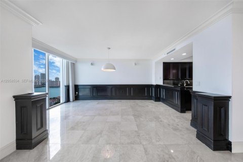 Copropriété à louer à Aventura, Floride: 3 chambres, 303.23 m2 № 2168153 - photo 11
