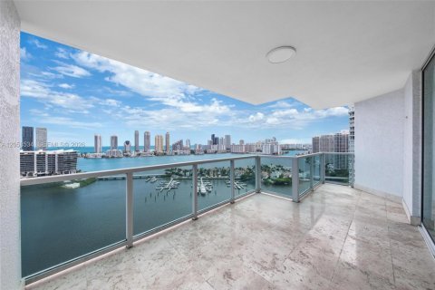 Condo à Aventura, Floride, 3 chambres  № 2168153