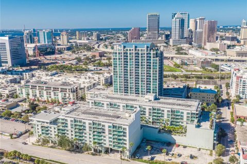 Condo in Tampa, Florida, 2 bedrooms  № 1822680 - photo 1