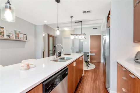 Condo in Tampa, Florida, 2 bedrooms  № 1822680 - photo 7