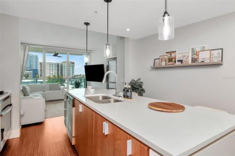 Condo in Tampa, Florida, 2 bedrooms  № 1822680 - photo 9