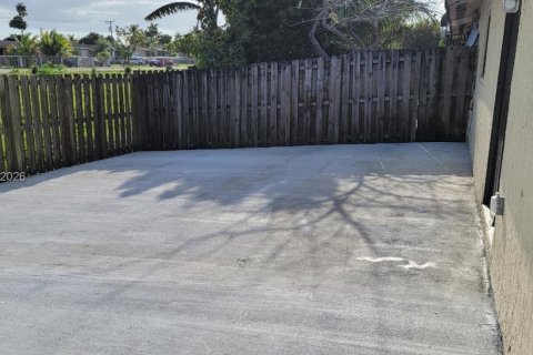 Снять в аренду таунхаус в Хомстед, Флорида 3 спальни, 89.19м2, № 2003889 - фото 2