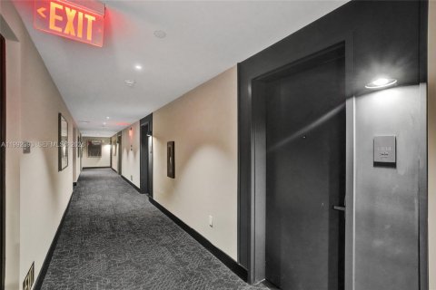 Condo in Miami, Florida  № 2056843 - photo 23