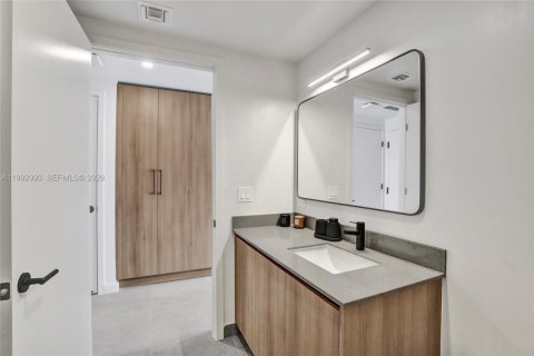 Condo in Miami, Florida  № 2056843 - photo 15