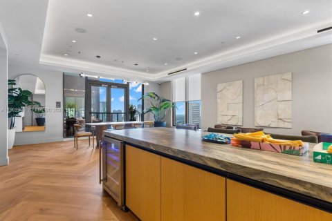 Condo in Miami, Florida  № 2056843 - photo 27