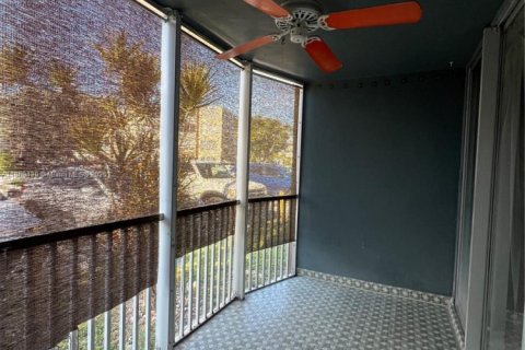 Condo in Miami, Florida, 1 bedroom  № 1896018 - photo 16