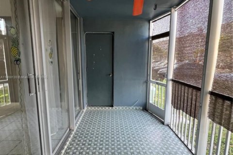 Condo in Miami, Florida, 1 bedroom  № 1896018 - photo 15