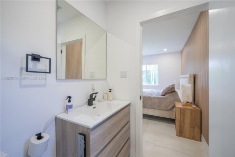 Villa ou maison à louer à Miami, Floride: 3 chambres, 102.84 m2 № 2256842 - photo 13