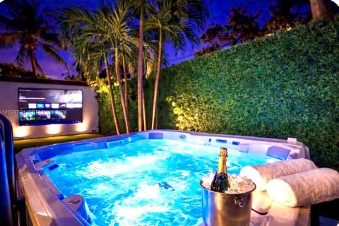 Villa ou maison à Miami, Floride 3 chambres, 102.84 m2 № 2256842