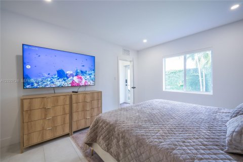 Villa ou maison à louer à Miami, Floride: 3 chambres, 102.84 m2 № 2256842 - photo 11