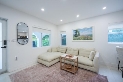 Villa ou maison à louer à Miami, Floride: 3 chambres, 102.84 m2 № 2256842 - photo 5