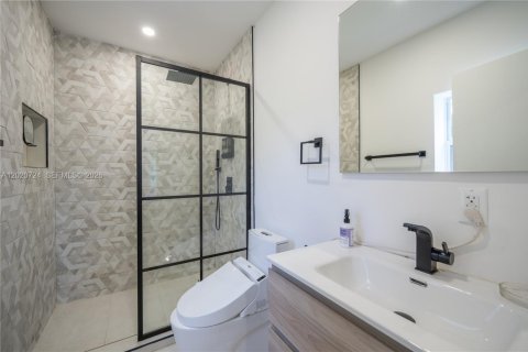 Villa ou maison à louer à Miami, Floride: 3 chambres, 102.84 m2 № 2256842 - photo 14