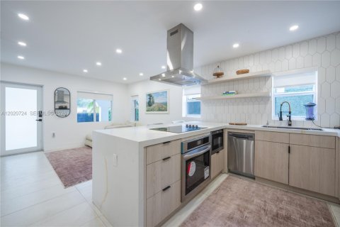Villa ou maison à louer à Miami, Floride: 3 chambres, 102.84 m2 № 2256842 - photo 2
