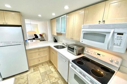 Condo in Key Biscayne, Florida, 1 bedroom  № 2043302 - photo 10