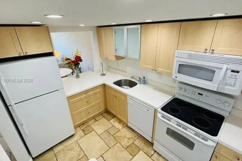 Condo in Key Biscayne, Florida, 1 bedroom  № 2043302 - photo 6